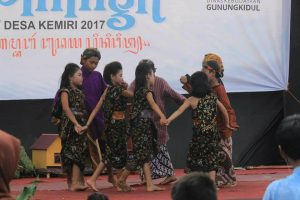 Dolanan Anak Meriahkan Gebyar Buidaya Desa Kemiri