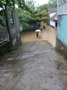 Kali dekat Gedung Kesenian sisi yang berbeda