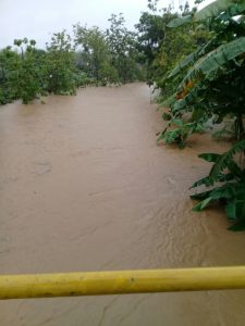 Sungai Dekat Gedung Kesenian Wonosari meluap