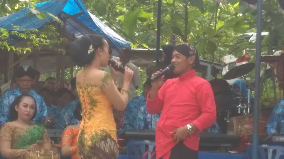 {enampilan Campursari Kecubung Gandung in Klayar